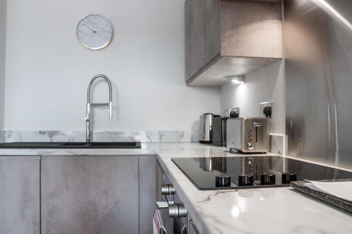 לידס Lovely Riverside 2 Bed Apartment מראה חיצוני תמונה
